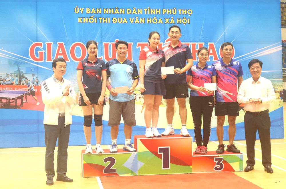 Sở KH&CN đạt giải nhì đôi nam nữ môn cầu lông