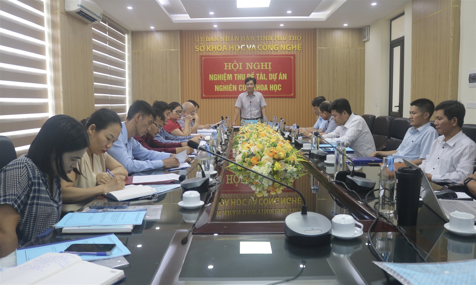 Nghiệm thu dự án: Ứng dụng tiến bộ KH&CN xây dựng mô hình phát triển chăn nuôi gà đặc sản HAH - VCN và gà hướng trứng VCN/BT-AG1 theo VietGAHP tại Phú Thọ