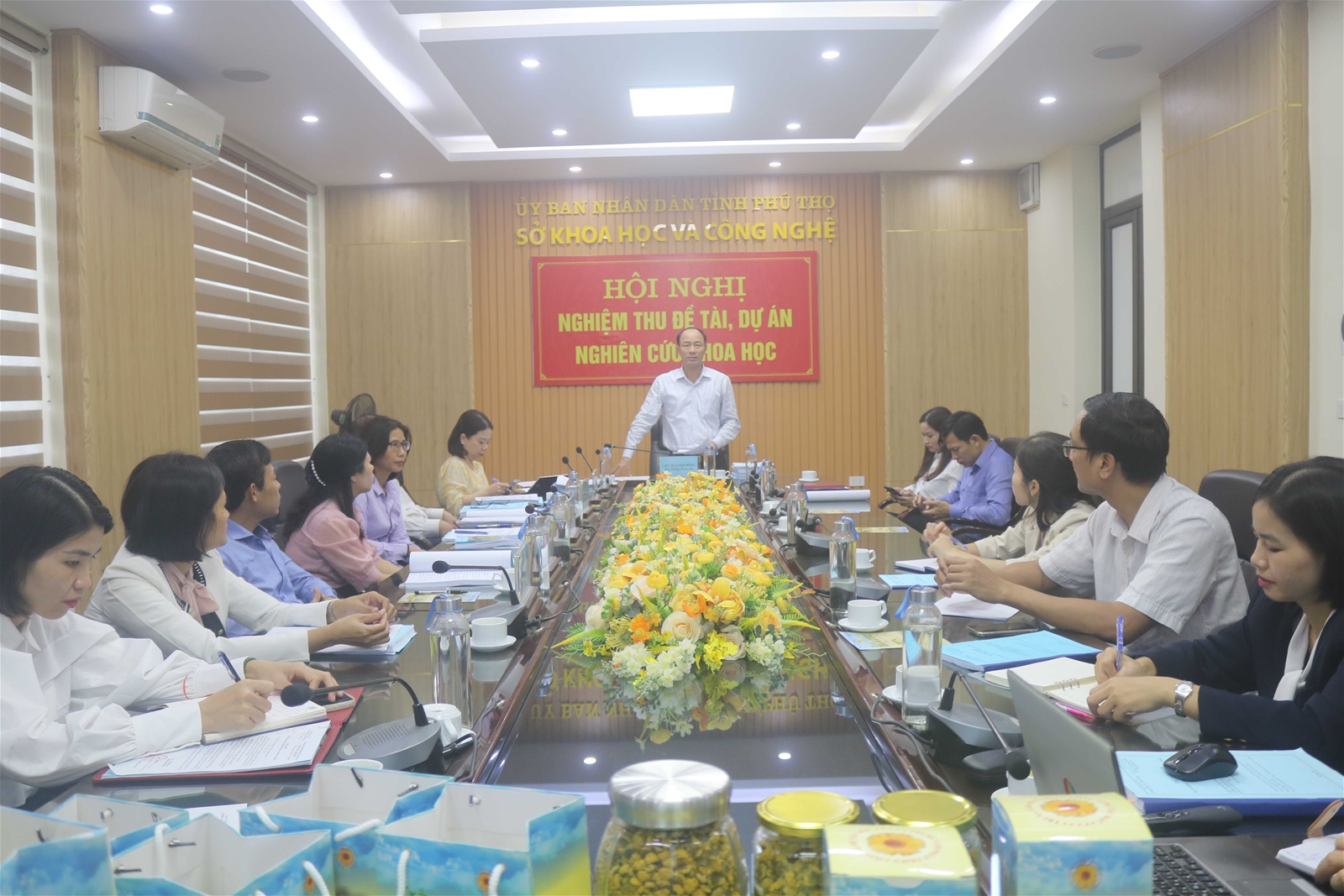 Nghiệm thu dự án: Xây dựng mô hình liên kết trồng cây Cúc hoa vàng (Chrysanthemum indicum L.) theo hướng hữu cơ lấy nguyên liệu chế biến sản phẩm trà hoa cúc tại tỉnh Phú Thọ