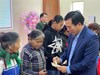 Giám đốc Sở Khoa học và Công nghệ Nguyễn Minh Tường trao quà Tết cho các hộ nghèo Xuân Bính Ngọ 2026