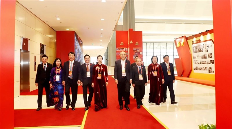 Các đại biểu tỉnh Phú Thọ dự ngày làm việc thứ tư Đại hội XIV của Đảng