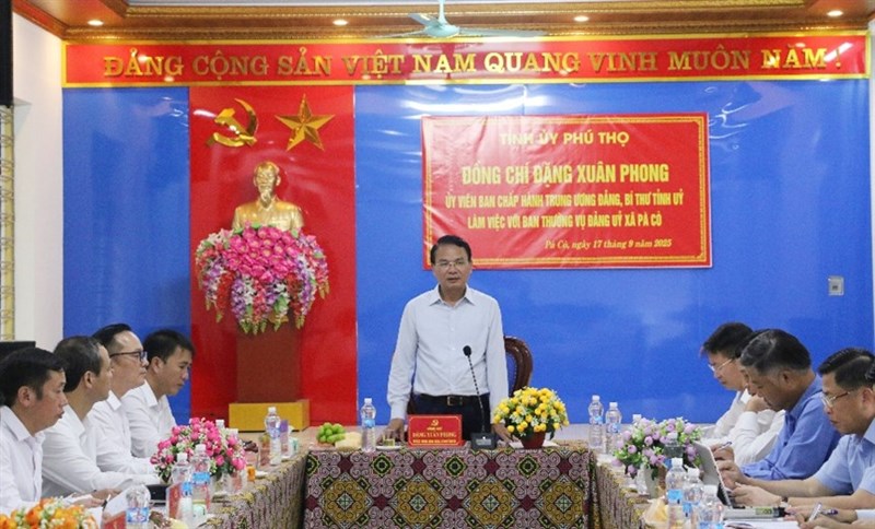 Bí thư Tỉnh ủy Đặng Xuân Phong thăm và làm việc với Ban Thường vụ Đảng ủy xã Pà Cò