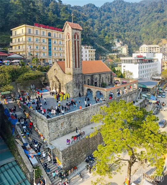 Phát triển du lịch trở thành ngành kinh tế mũi nhọn