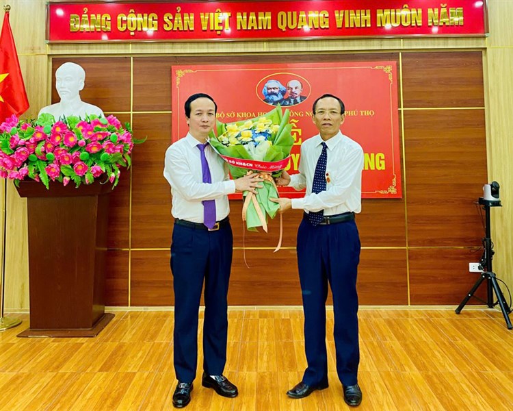 ĐẢNG UỶ SỞ KHOA HỌC VÀ CÔNG NGHỆ TỔ CHỨC LỄ TRAO TẶNG HUY HIỆU 30 NĂM TUỔI ĐẢNG
