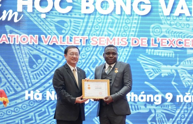 Ươm mầm những tài năng khoa học trẻ