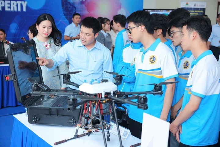 Phát triển nguồn nhân lực cho khoa học, công nghệ, đổi mới sáng tạo và chuyển đổi số quốc gia