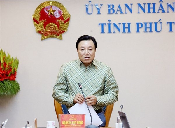 Phó Chủ tịch UBND tỉnh Nguyễn Huy Ngọc nghe Sở Y tế và Sở Khoa học và Công nghệ báo cáo dự thảo các văn bản quy phạm pháp luật