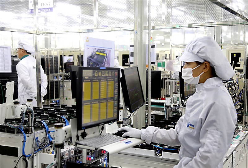 Đào tạo nguồn nhân lực: Bước chuẩn bị cho sự phát triển của ngành công nghiệp bán dẫn