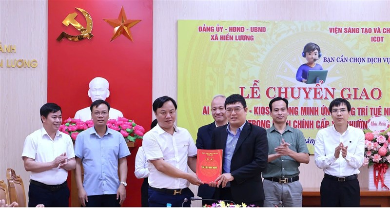 Đưa dịch vụ công trực tuyến gần hơn với người dân