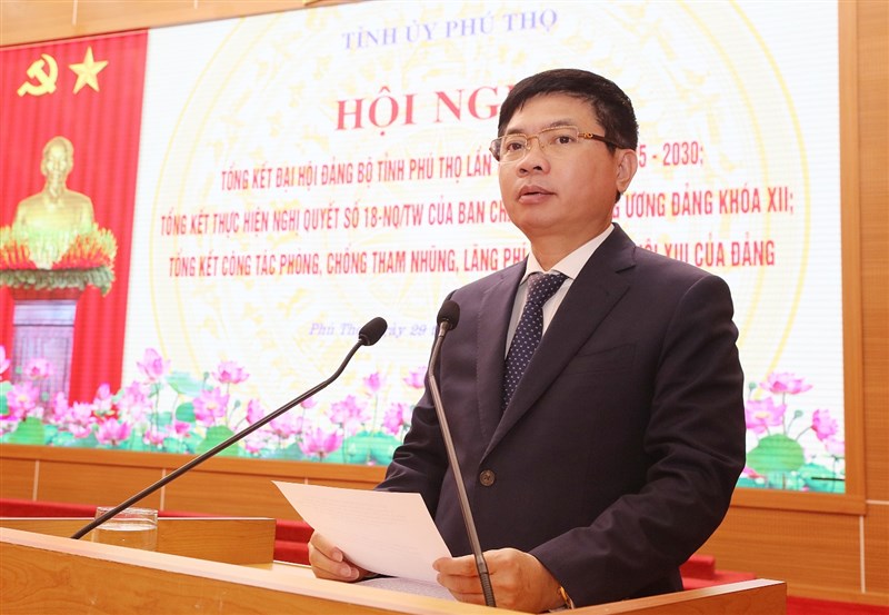 Xây dựng chương trình hành động, kế hoạch thực hiện Nghị quyết Đại hội Đảng bộ tỉnh Phú Thọ lần thứ I với mục tiêu, giải pháp, lộ trình khả thi, phân công cụ thể rõ người, rõ việc, rõ trách nhiệm, rõ thời hạn