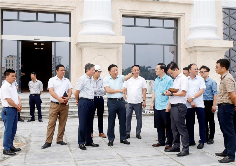 Phó Chủ tịch UBND tỉnh Nguyễn Huy Ngọc kiểm tra tiến độ dự án Nhà Văn hóa nghệ thuật tỉnh Phú Thọ và công tác chuẩn bị phục vụ Đại hội Đảng bộ tỉnh Phú Thọ lần thứ Nhất