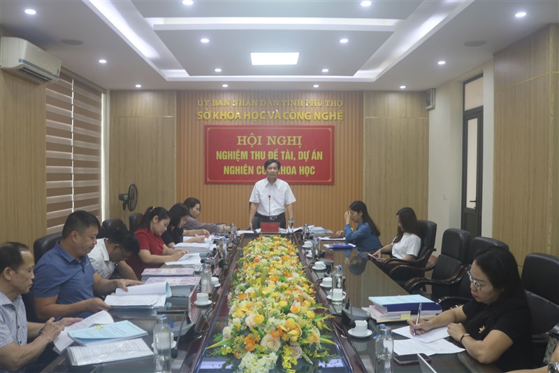 Nghiệm thu Dự án: Xây dựng mô hình nuôi lợn nái sinh sản giống bản địa và nuôi thương phẩm con lai giữa giống lợn bản địa huyện Yên Lập với giống lợn Duroc theo hướng an toàn sinh học 