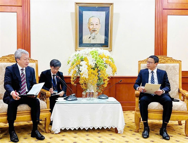 Thứ trưởng Lê Xuân Định tiếp ông Toshiharu Sasaki, Tổng Giám đốc Công ty Phát triển năng lượng hạt nhân quốc tế Nhật Bản