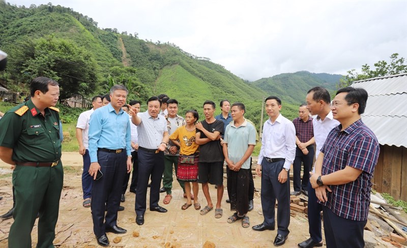 Phó Chủ tịch UBND tỉnh Nguyễn Huy Ngọc kiểm tra tiến độ xóa nhà tạm, nhà dột nát trên địa bàn các xã Long Cốc, Xuân Đài, Thu Cúc, Lai Đồng và Văn Miếu