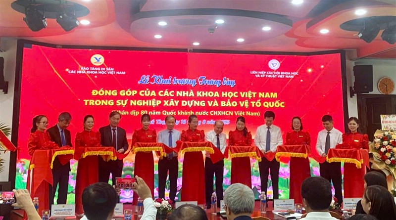 Khai trương Trưng bày “Đóng góp của các nhà khoa học Việt Nam trong sự nghiệp xây dựng và bảo vệ Tổ quốc