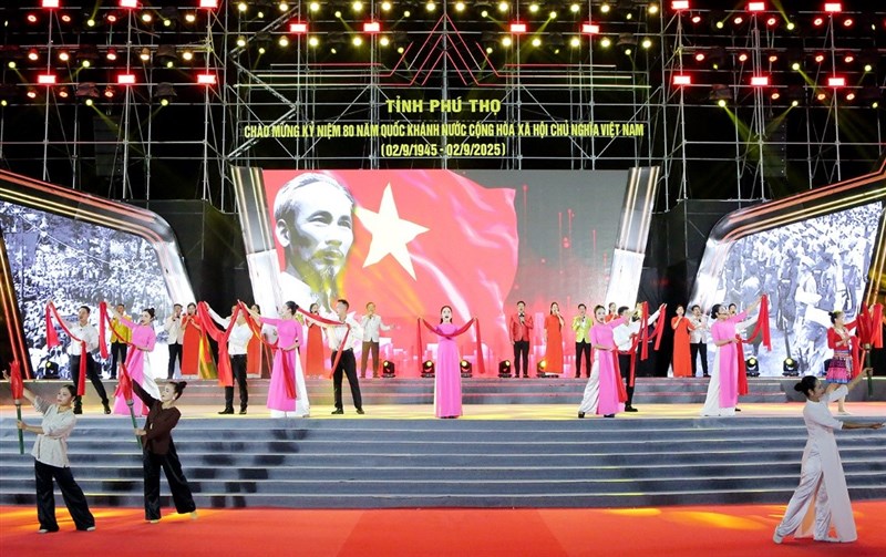 Chương trình nghệ thuật “Rạng rỡ non sông” và bắn pháo hoa chào mừng kỷ niệm 80 năm Quốc khánh 2/9