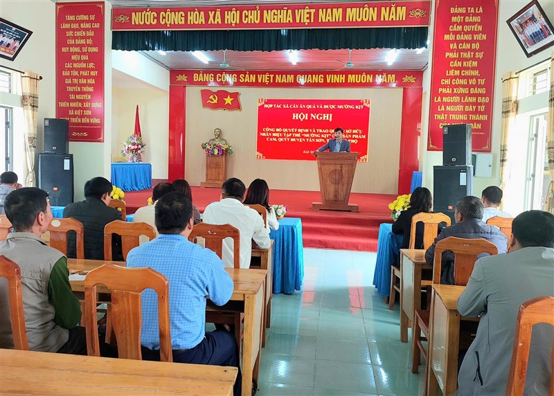 Trao văn bằng bảo hộ nhãn hiệu tập thể “Mường Kịt” cho sản phẩm cam, quít của huyện Tân Sơn