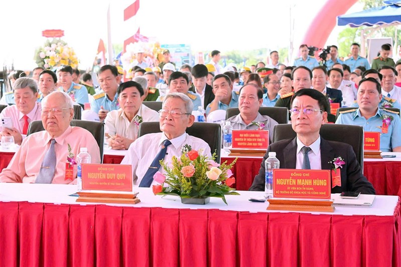 Bộ trưởng Nguyễn Mạnh Hùng dự lễ khởi công đường băng số 2 Cảng hàng không Phù Cát