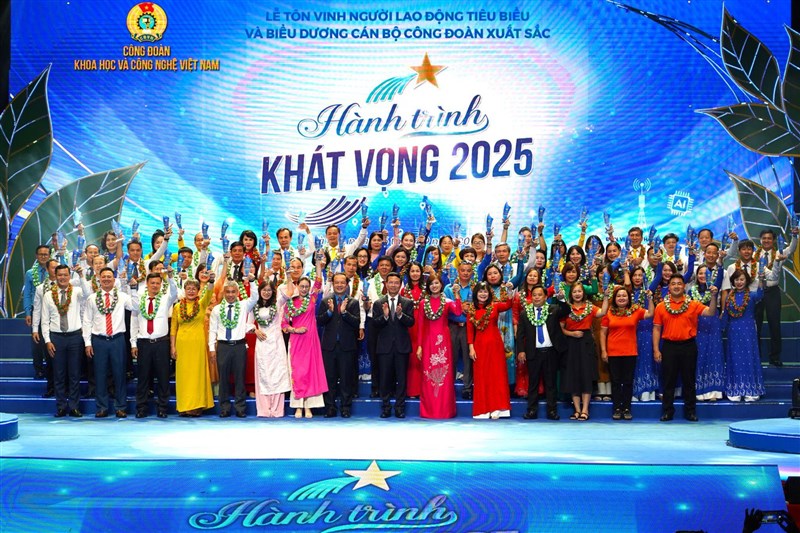 Tôn vinh 219 người lao động tiêu biểu và 71 cán bộ công đoàn xuất sắc ngành Khoa học và Công nghệ