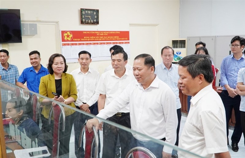 Phó Bí thư Thường trực Tỉnh ủy Nguyễn Phi Long thăm và làm việc tại xã Thu Cúc