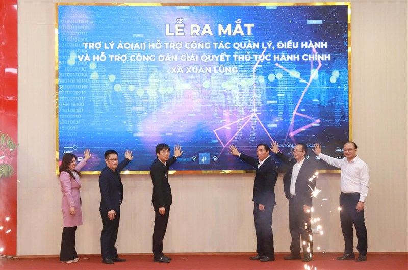 Phó Giám đốc Sở Khoa học và Công nghệ Lê Quang Thắng dự Lễ ra mắt Trợ lý ảo (AI) hỗ trợ giải quyết thủ tục hành chính tại xã Xuân Lũng