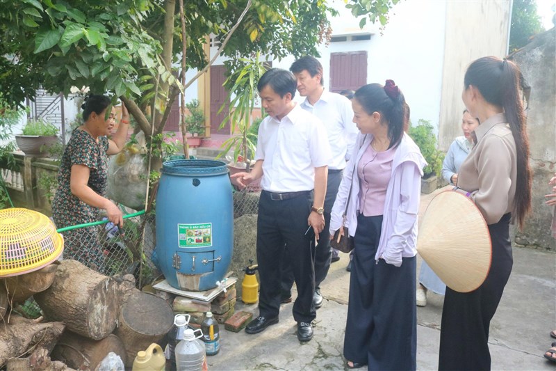 Kiểm tra tiến độ đề tài “Nghiên cứu, đề xuất hệ thống giải pháp và xây dựng mô hình tổ chức quản lý, thu gom, xử lý rác thải sinh hoạt hộ gia đình khu vực nông thôn theo hướng kinh tế tuần hoàn ở tỉnh Phú Thọ”