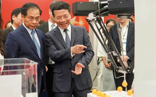Robot, máy bay không người lái "Make in Viet Nam" gây ấn tượng tại triển lãm của Bộ Khoa học và Công nghệ