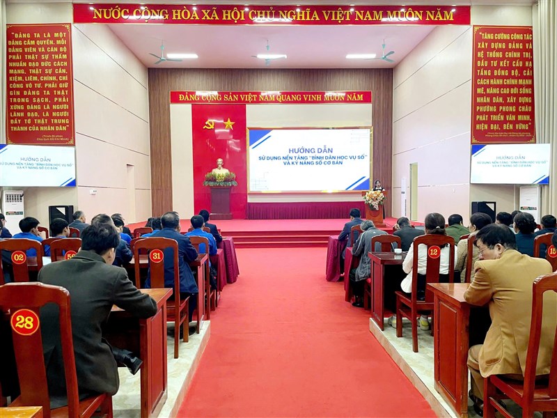 Tập huấn công tác chuyển đổi số và đảm bảo an toàn, an ninh thông tin tại phường Phong Châu