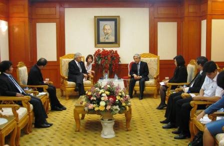 Bộ trưởng Nguyễn Quân tiếp Tổng giám đốc CIAT