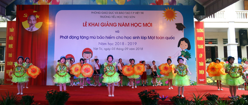 Phát động tặng mũ bảo hiểm cho học sinh lớp một toàn quốc