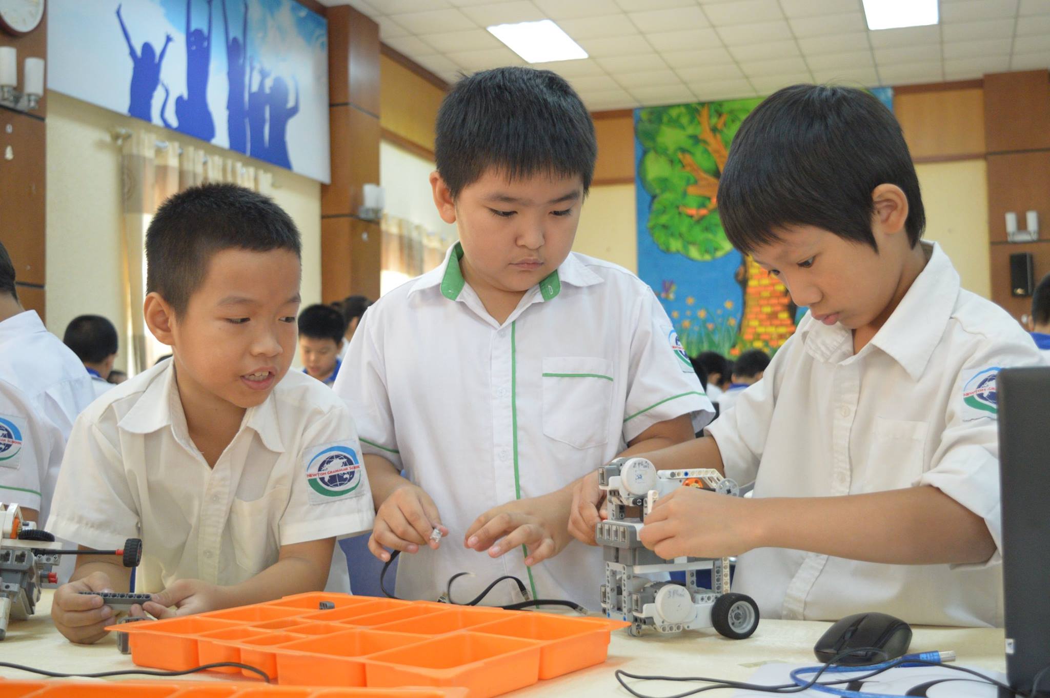 Hơn 500 “kỹ sư robot” nhí tham gia ngày hội Robothon