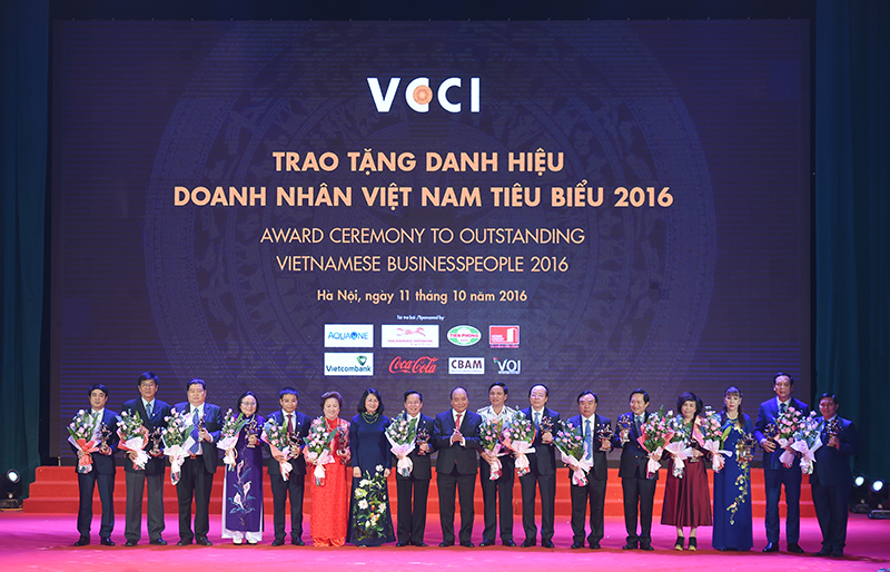 Thủ tướng yêu cầu '3 đồng hành, 5 hỗ trợ' cho doanh nghiệp