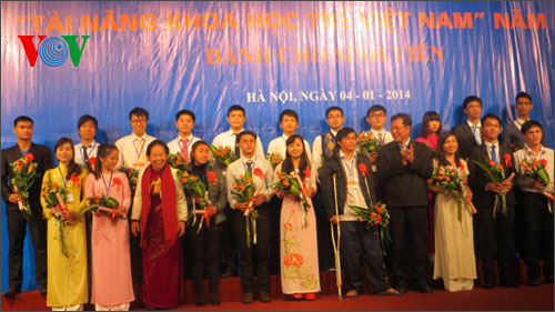 Hơn 200 đề tài đoạt giải Tài năng khoa học trẻ Việt Nam 2013