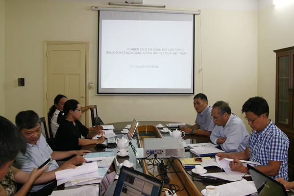 Tọa đàm khoa học “ Nghiên cứu so sánh đổi mới công nghệ ở một số ngành công nghiệp của Việt Nam”