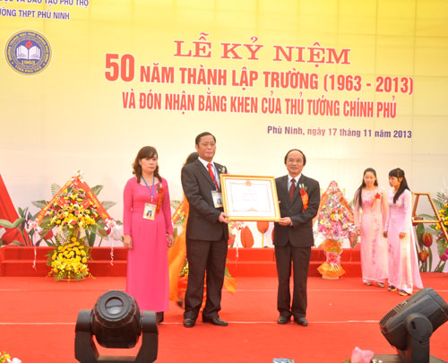 Lãnh đạo tỉnh dự, chúc mừng các trường học nhân ngày thành lập trường và đón nhận danh hiệu cao quý của Nhà nước, Chính phủ trao tặng