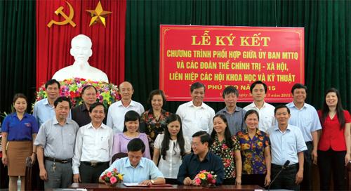 Ký kết Chương trình phối hợp giữa Ủy ban MTTQ và các đoàn thể chính trị - xã hội, Liên hiệp các hội khoa học và kỹ thuật năm 2015