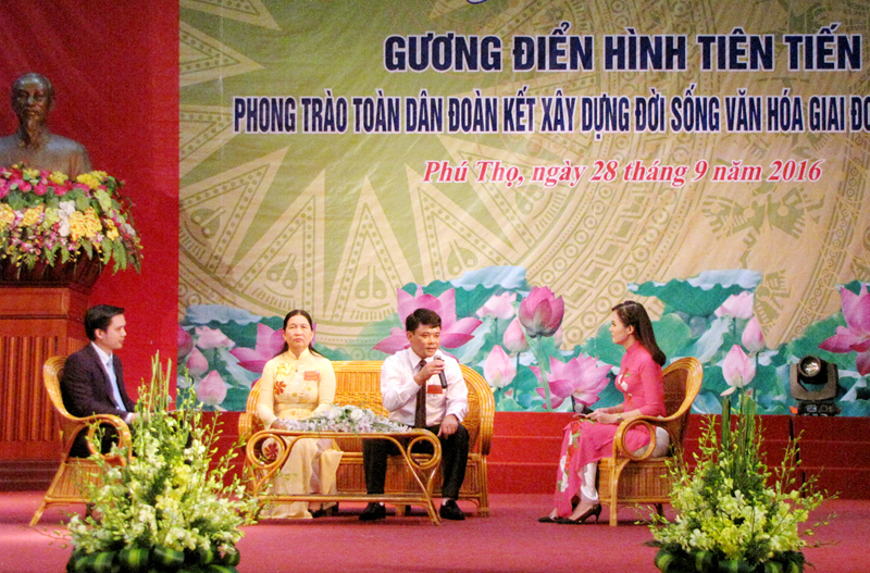 Giao lưu các điển hình tiên tiến trong phong trào "Toàn dân đoàn kết xây dựng đời sống văn hóa"