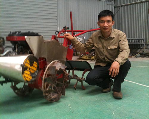 Nông dân 8x chế tạo máy nông nghiệp 15 chức năng