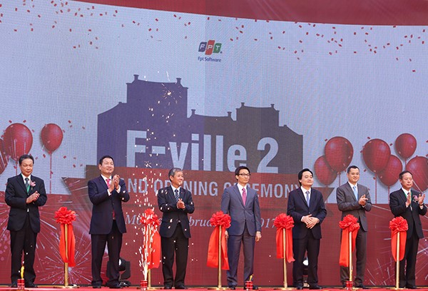 Phó Thủ tướng Vũ Đức Đam tham dự Lễ khai trương làng Phần mềm F-Ville và nói chuyện với sinh viên Đại học FPT