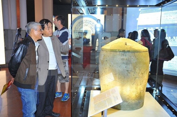 Lần đầu tiên trưng bày 18 bảo vật quốc gia tại Thủ đô Hà Nội