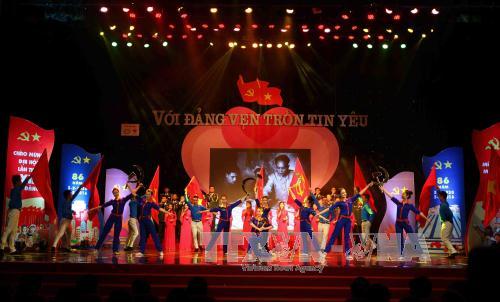 Chương trình "Với Đảng vẹn tròn tin yêu" chào mừng Đại hội Đảng toàn quốc lần thứ XII